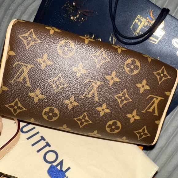 Authentic Louis Vuitton Speedy B20 monogram. - Picture 6 of 13